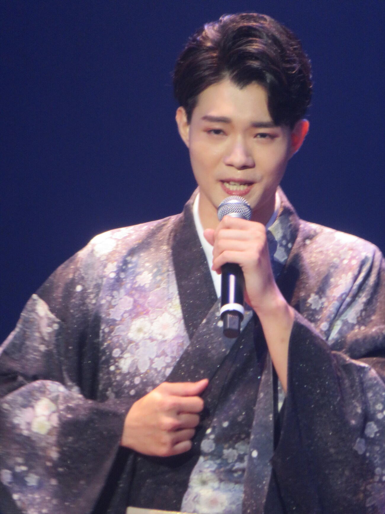 初単独コンサート「亜蘭ファーストコンサート2026」で歌唱する亜蘭（撮影・川田和博）