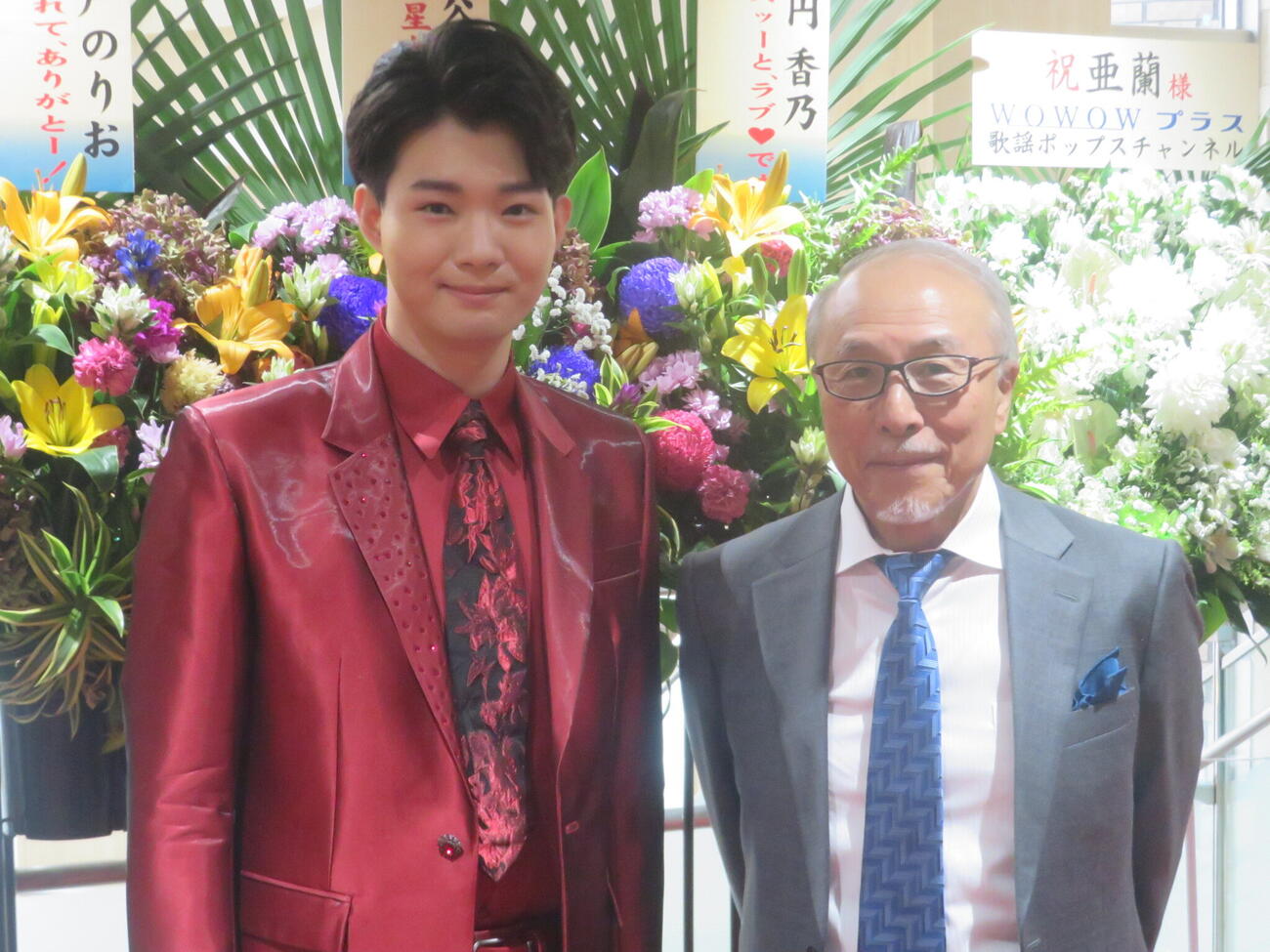亜蘭（左）と師匠大谷明裕氏（撮影・川田和博）