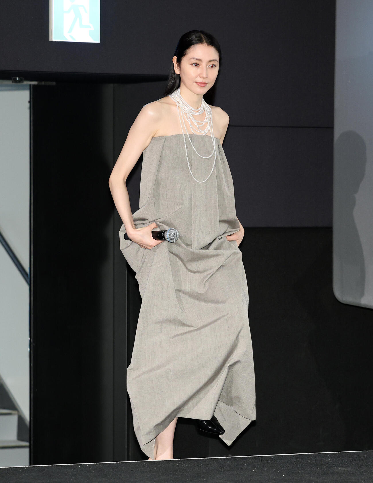 登壇する長澤まさみ（撮影・鈴木正人）