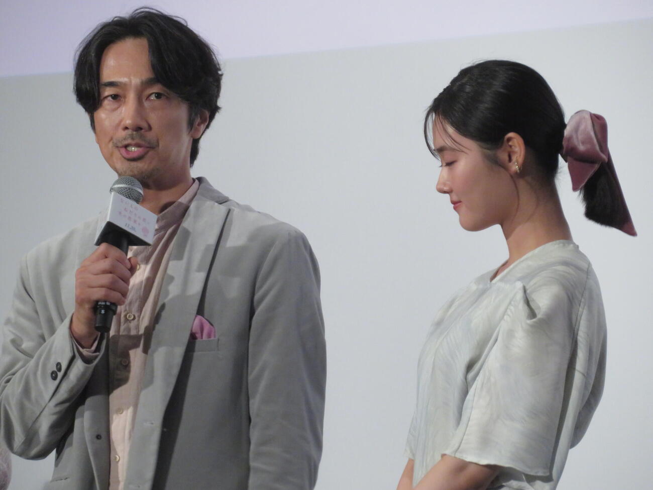 映画「ないものねだりの君に光の花束を」の完成披露試写会に登壇した、眞島秀和と原菜乃華