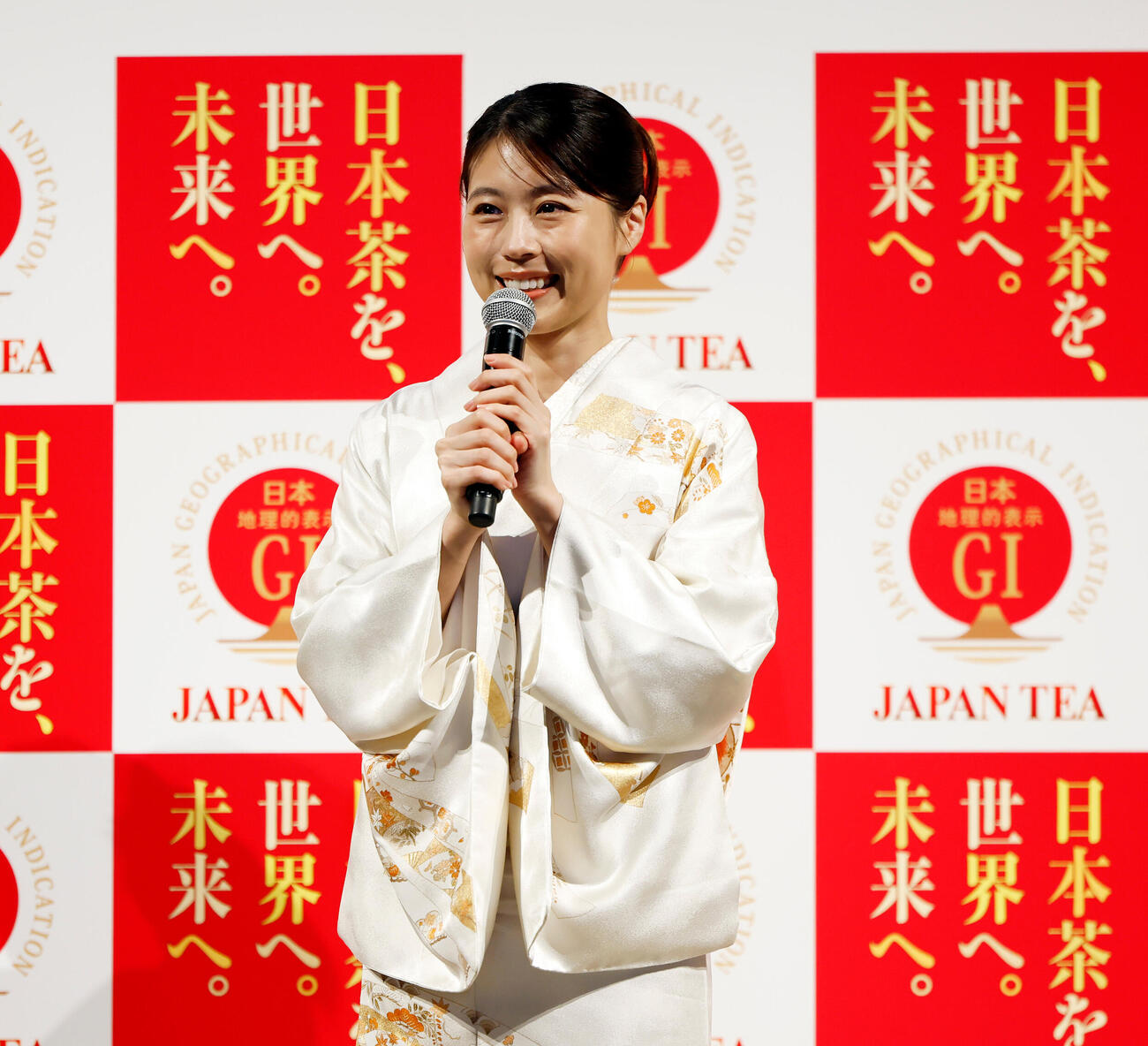 登壇し、話す有村架純（撮影・山本朝陽）