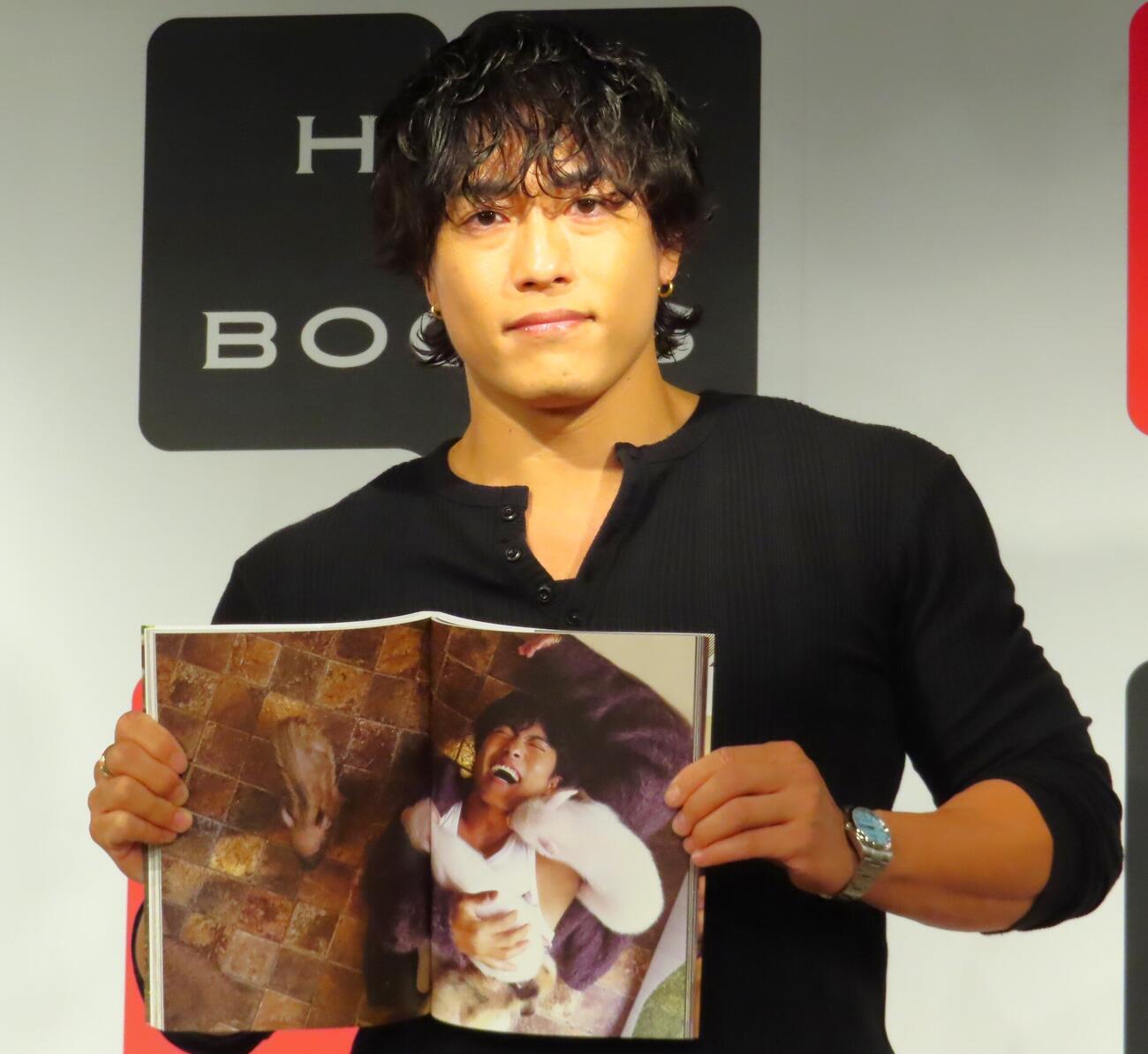 写真集「1000％」発売記者会見に出席した中務裕太