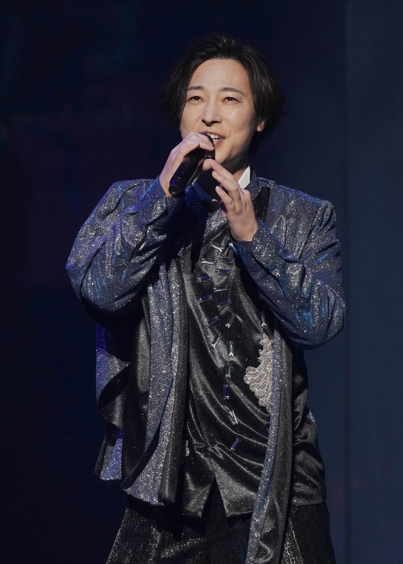 「山内惠介五大都市コンサートツアー2026～明鏡止水、この世は祭り～」東京公演で歌う山内惠介