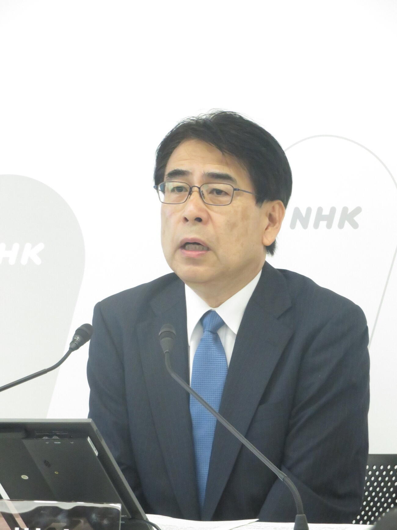 定例会見を行ったNHKの井上樹彦会長