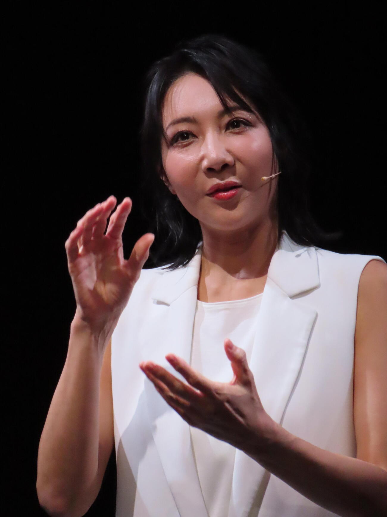 舞台「PASSION－北斎の描く夢－」囲み取材に登壇した柚希礼音（撮影・鎌田良美）
