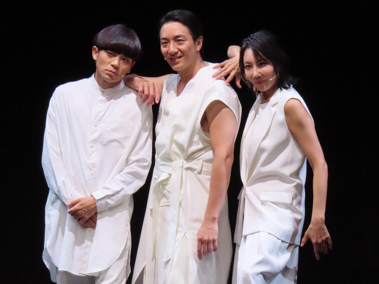 舞台「PASSION－北斎の描く夢－」囲み取材に登壇した、左からKELO、大貫勇輔、柚希礼音（撮影・鎌田良美）