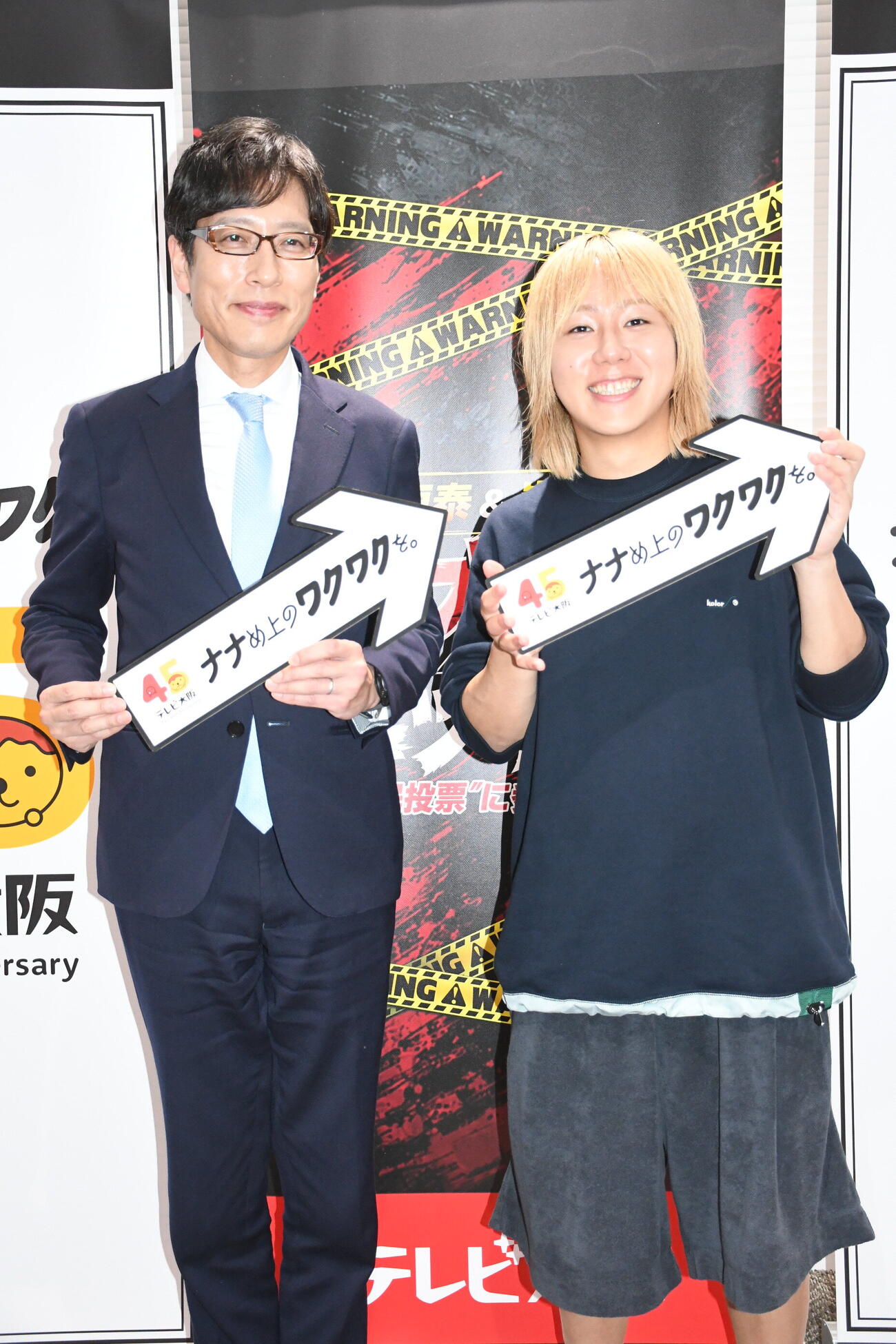 「竹田恒泰＆岸谷蘭丸　アブナイニッポン～“国民投票”に参加せよ～」の取材会に出席した竹田恒泰氏（左）と岸谷蘭丸（撮影・阪口孝志）