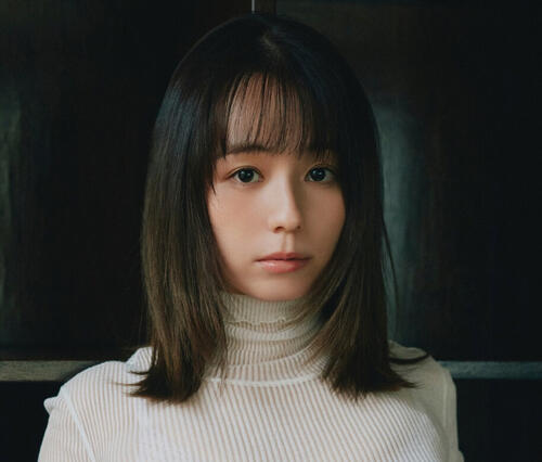 小池里奈、ひもビキニで振り向きショット「超カワイイ」「セクシー」「いいケツ」の声