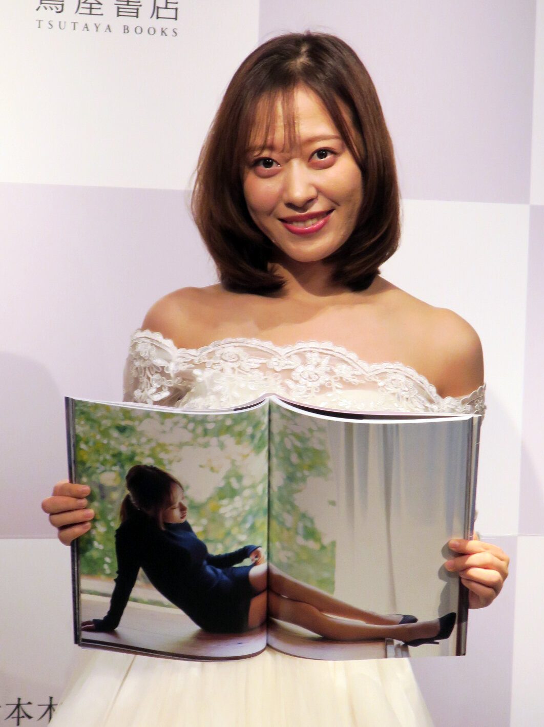 モーニング娘。小田さくらラスト写真集「さくら」発売記念イベントを行った小田さくら