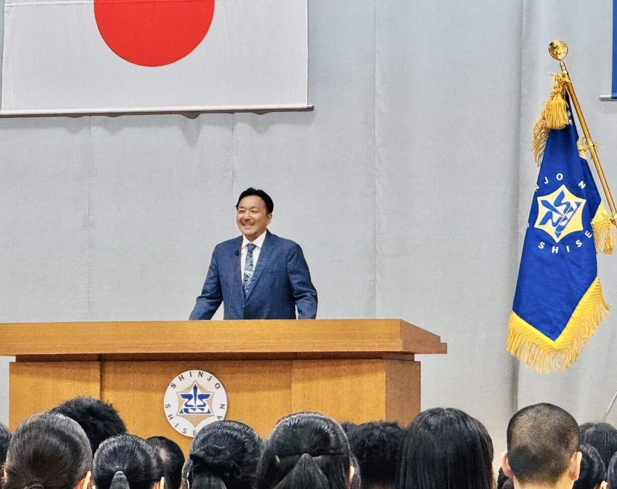 山形県立新庄志誠館高校の開校記念式典に出席した今村翔吾氏