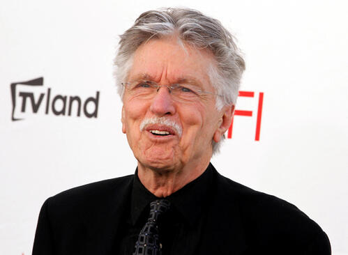 「トップガン」で軍の教官役　米俳優トム・スケリットさん死去　93歳、自然死