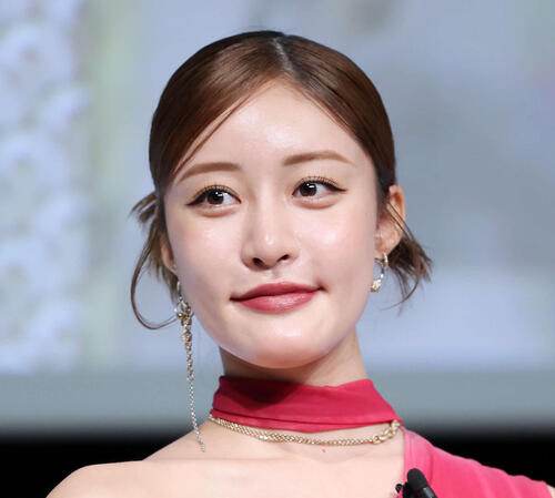 王林「一番色気あります」黒髪＆メガネショットを公開「眼鏡美女発見」
