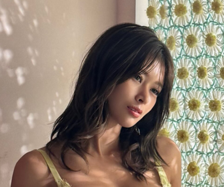 ド迫力ランジェリー姿を披露した山田あい（山田あいのインスタグラムから）