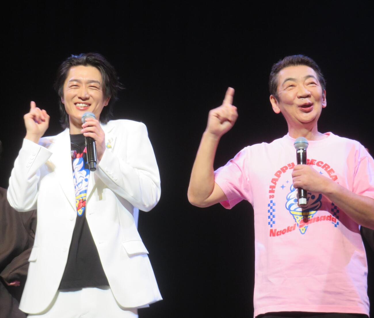 ライブ「浅草ディスコ」を行った真田ナオキ（左）と宮根誠司（撮影・松本久）