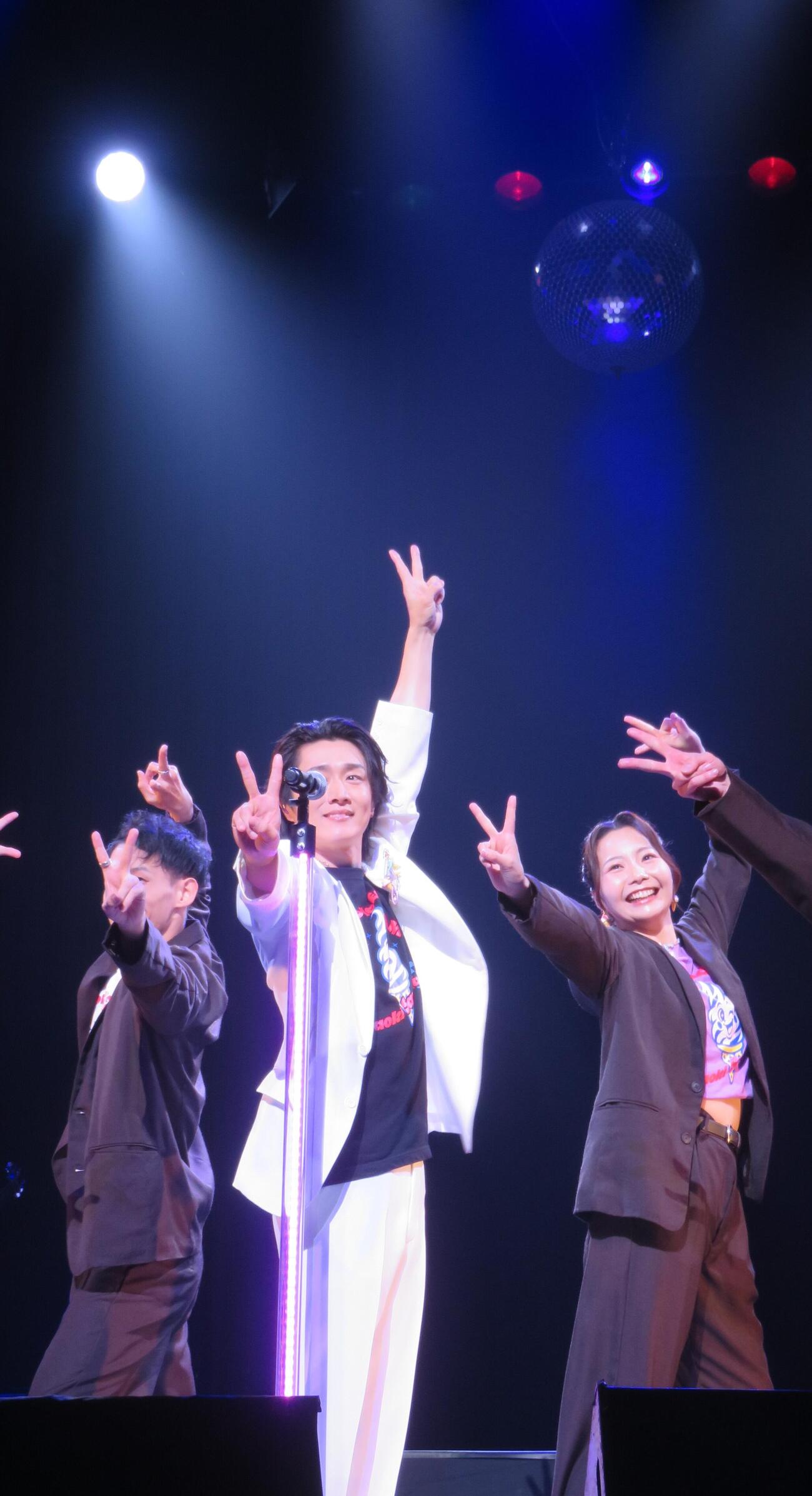 ライブ「浅草ディスコ」を行った真田ナオキ（撮影・松本久）