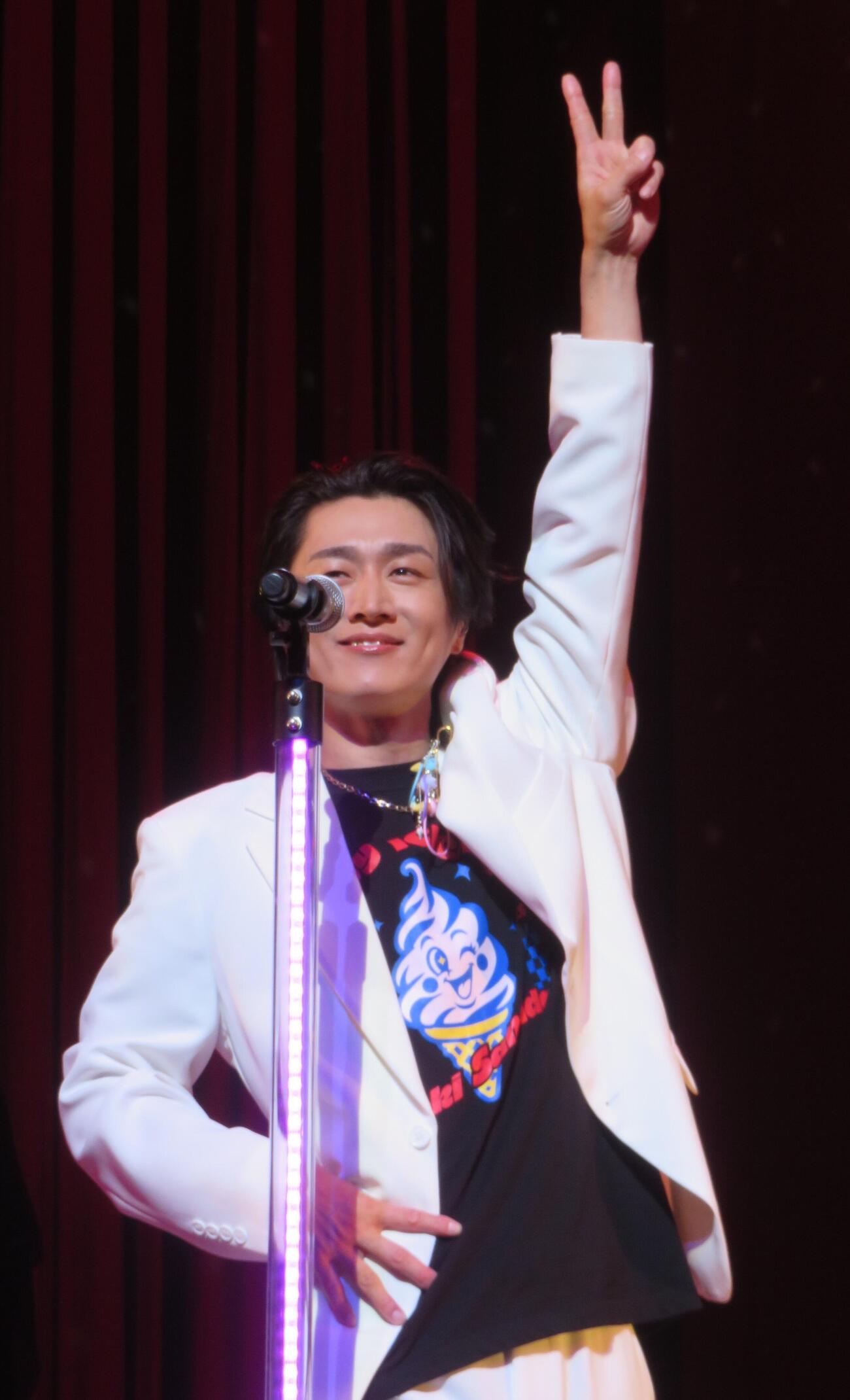 ライブ「浅草ディスコ」を行った真田ナオキ（撮影・松本久）