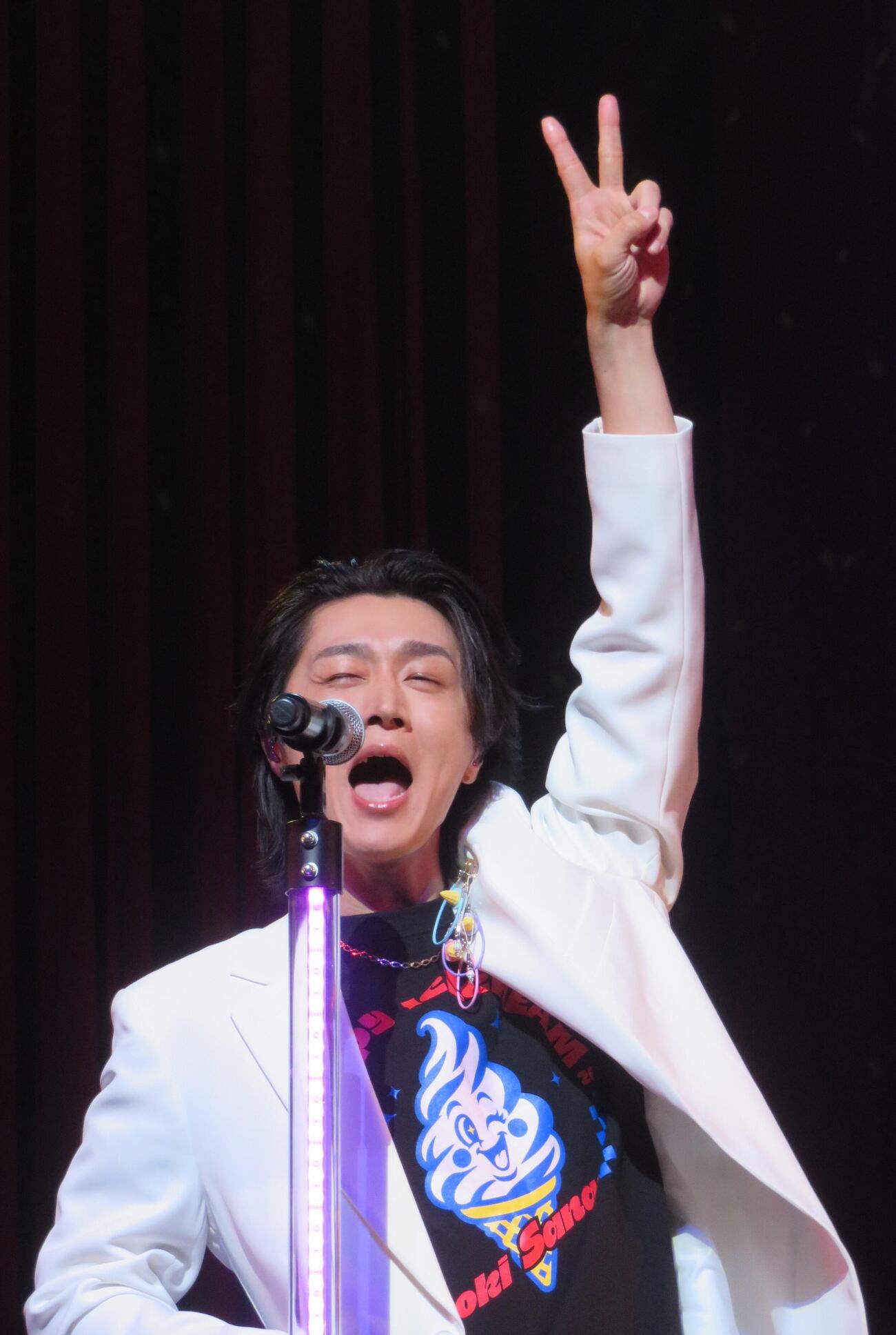 ライブ「浅草ディスコ」を行った真田ナオキ（撮影・松本久）
