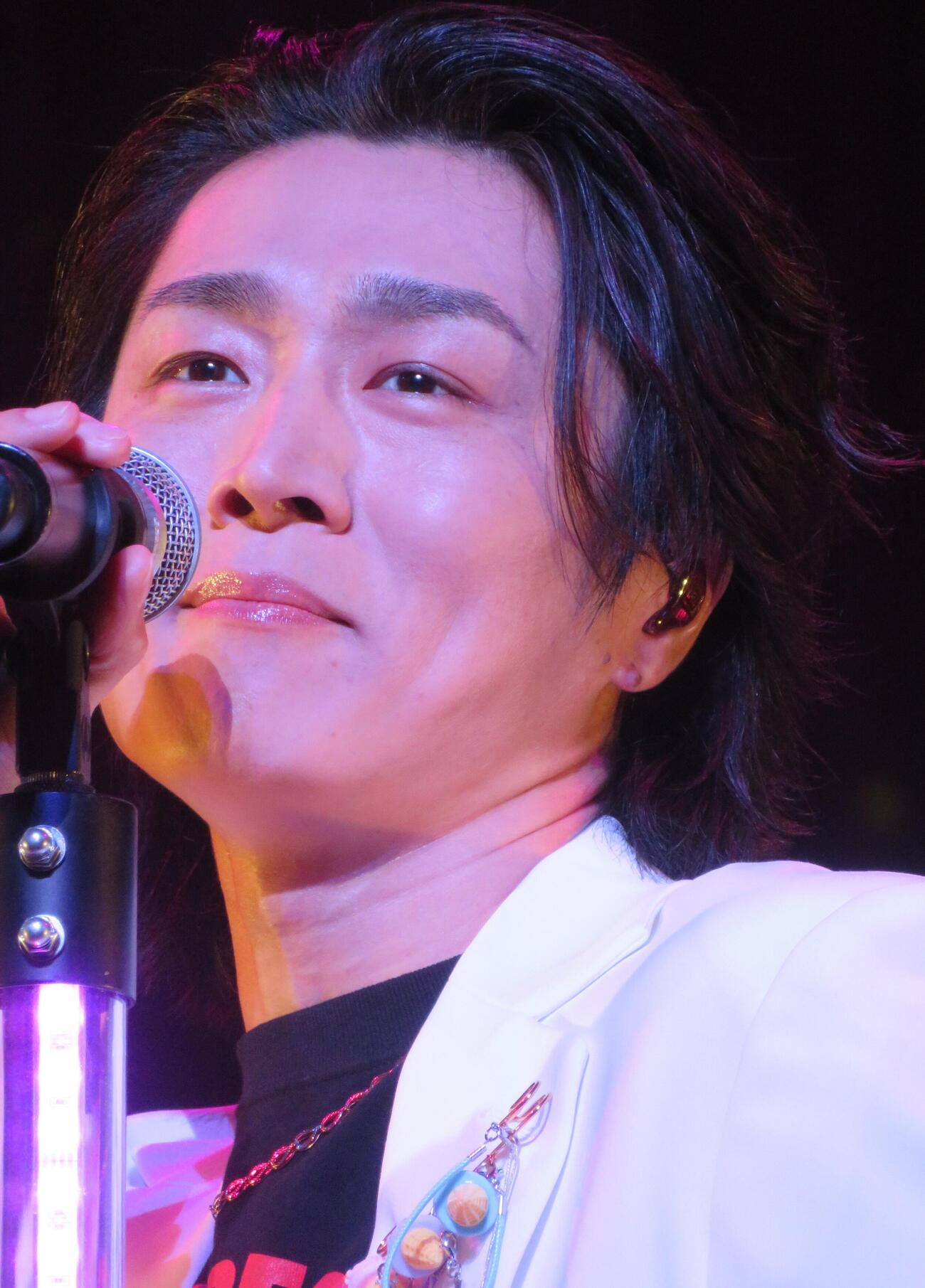 ライブ「浅草ディスコ」を行った真田ナオキ（撮影・松本久）