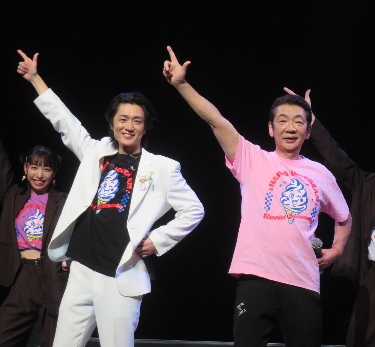 ライブ「浅草ディスコ」を行った真田ナオキ（左）と宮根誠司（撮影・松本久）