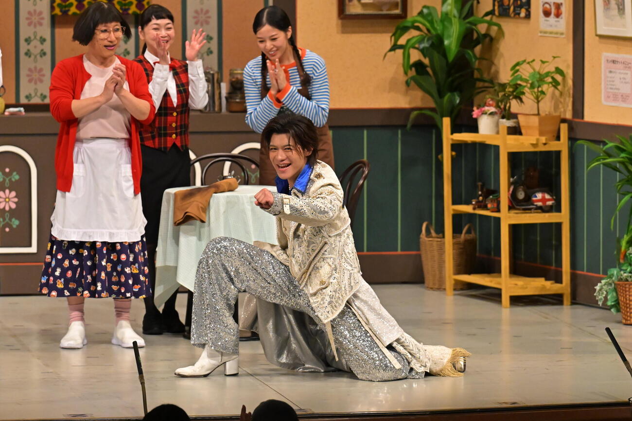吉本新喜劇にスペシャルゲスト出演した新浜レオン