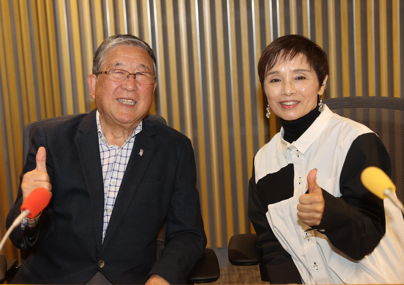 ニッポン放送「徳光和夫とくモリ!歌謡サタデー」に出演したゲストの高田みづえとパーソナリティの徳光和夫（撮影・柴田隆二）