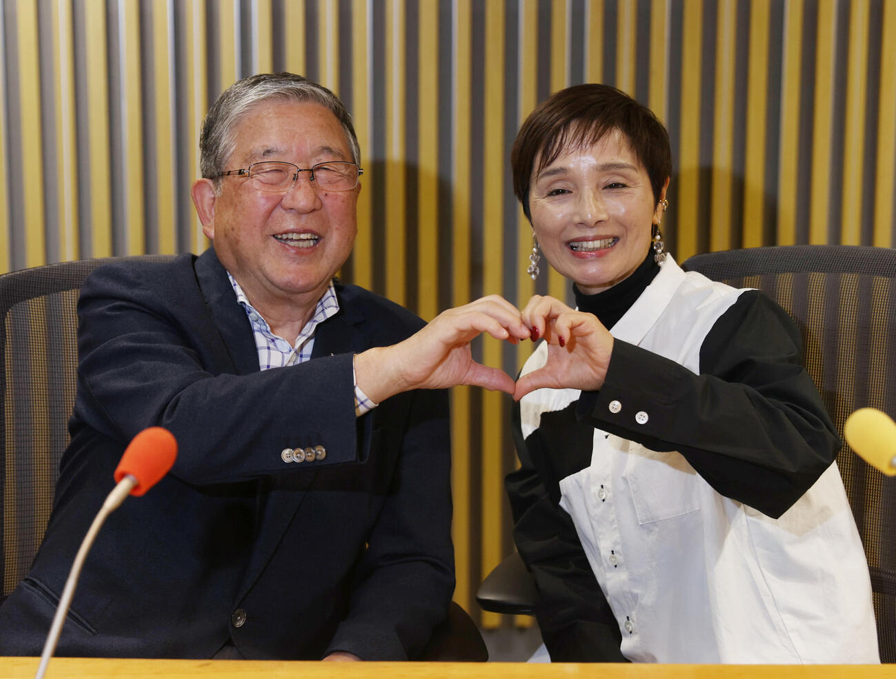 ニッポン放送「徳光和夫とくモリ!歌謡サタデー」に出演したゲストの高田みづえとパーソナリティの徳光和夫（撮影・柴田隆二）