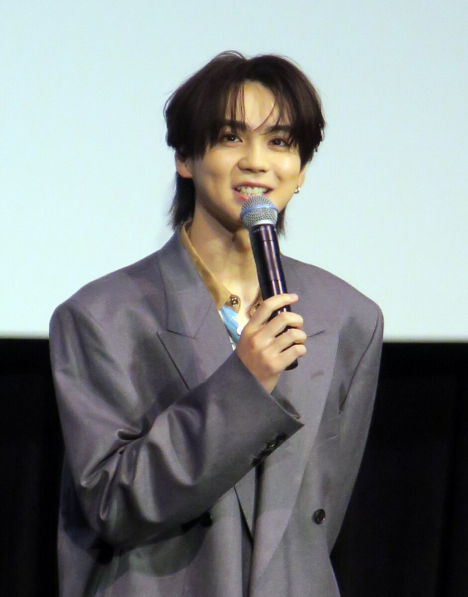 映画「昨夜は殺れたかも」公開記念舞台あいさつに登壇した吉野北人