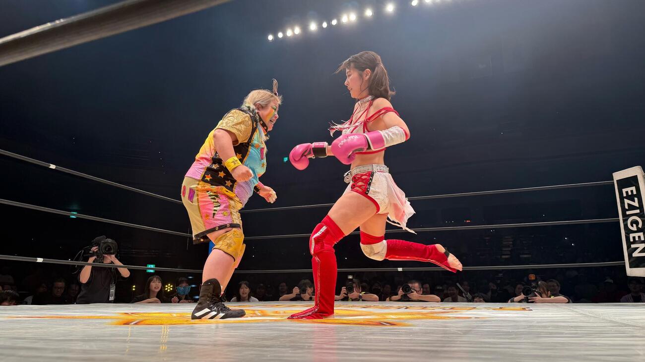 右ローキックは放つちとせよしの