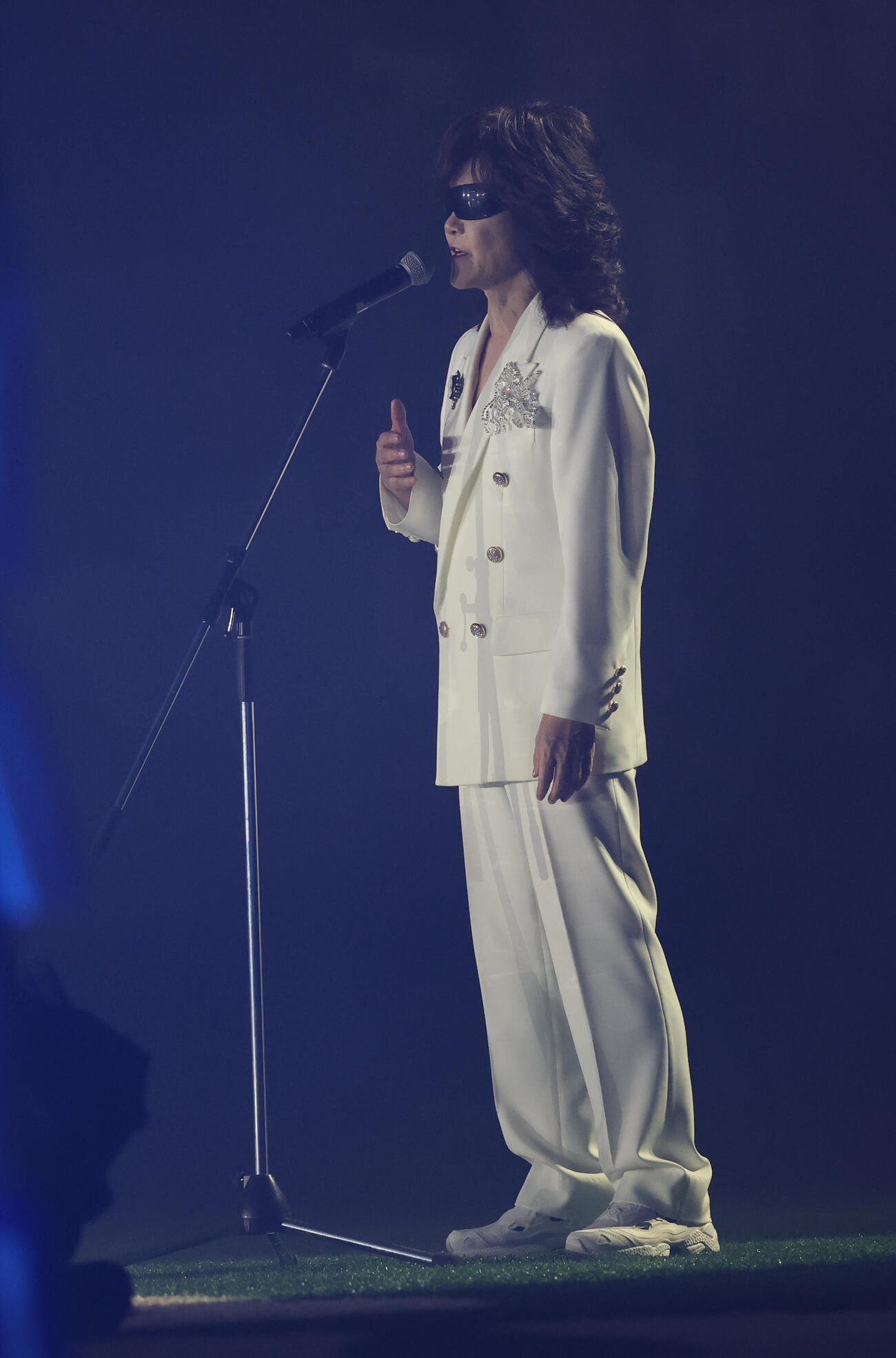 DeNA対ソフトバンク　君が代独唱する龍玄とし（撮影・梅根麻紀）