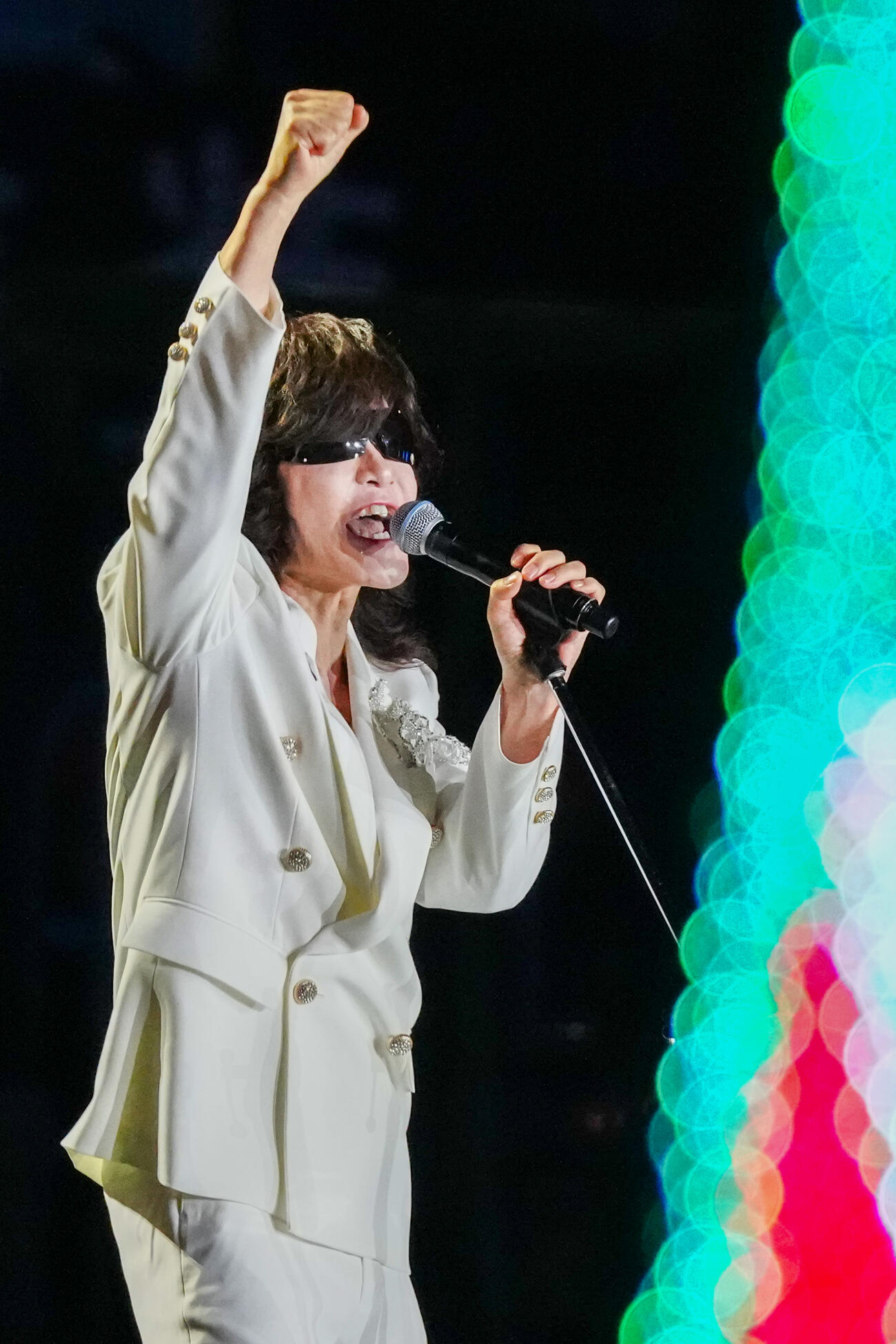 DeNA対ソフトバンク　試合前に臨むセレモニーでスタジアムを盛り上げる龍玄とし（Toshl）（撮影・江口和貴）