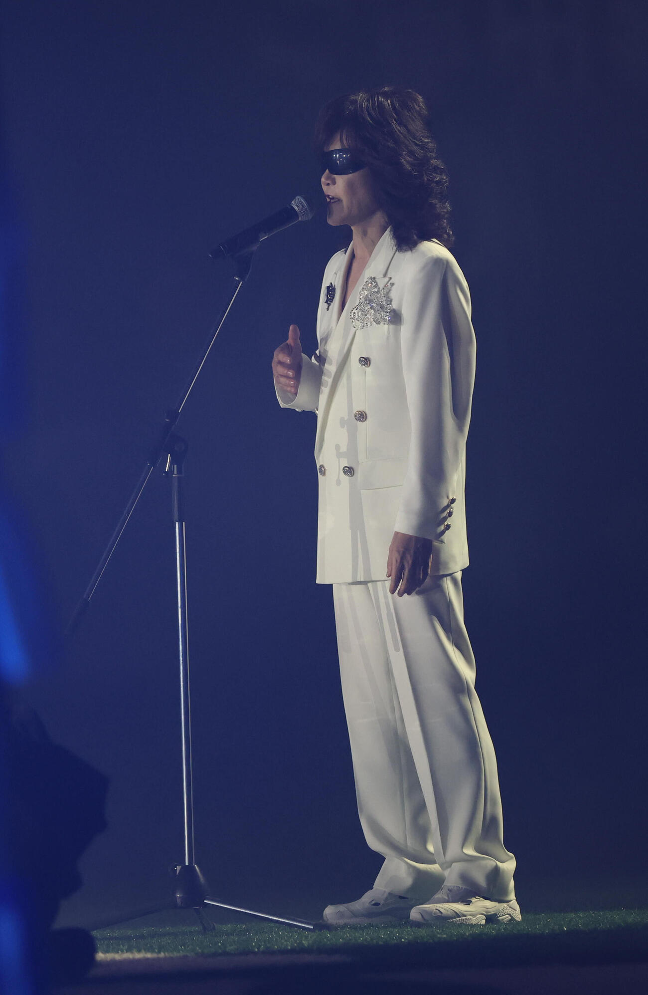 DeNA対ソフトバンク　君が代独唱する龍玄とし（撮影・梅根麻紀）