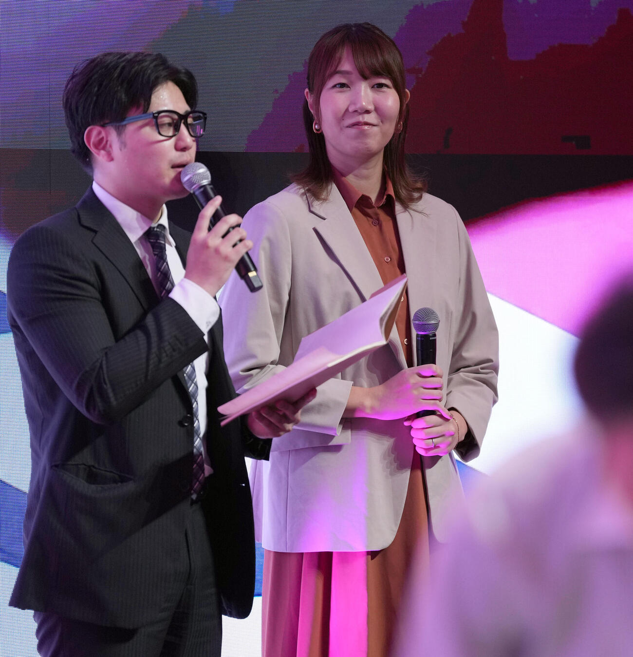 ライブビューイングの解説を務めた元バレーボール日本代表の大竹里歩さん（撮影・たえ見朱実）