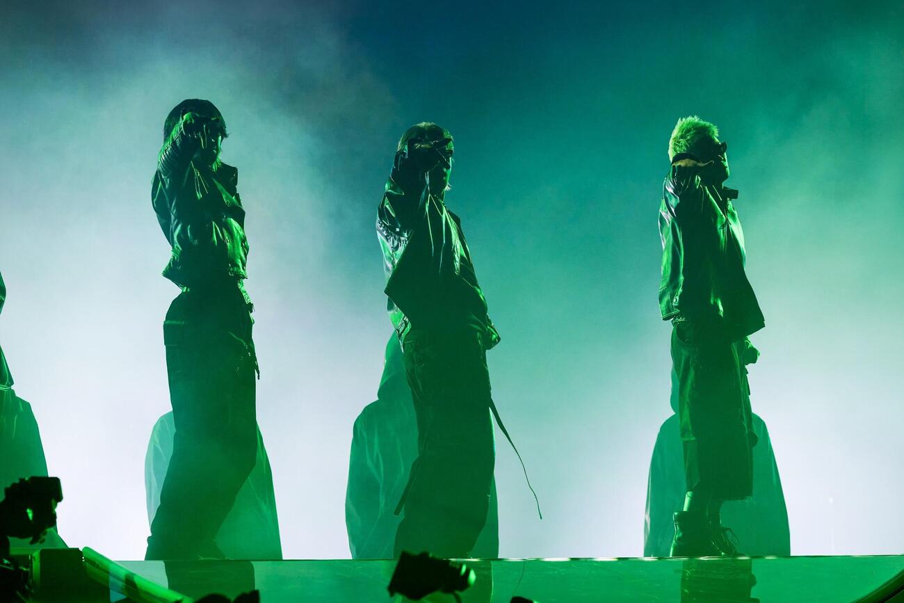 初の全国5大ドームツアー「Number_i LIVE TOUR No．3」開幕となる札幌公演を行ったNumber_i。左から神宮寺勇太、平野紫耀、岸優太