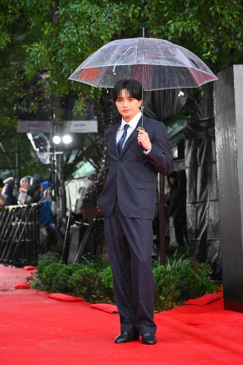 東京国際映画祭が開幕、オープニング作品は岡田准一主演「SUKIYAKI」中島健人がナビ