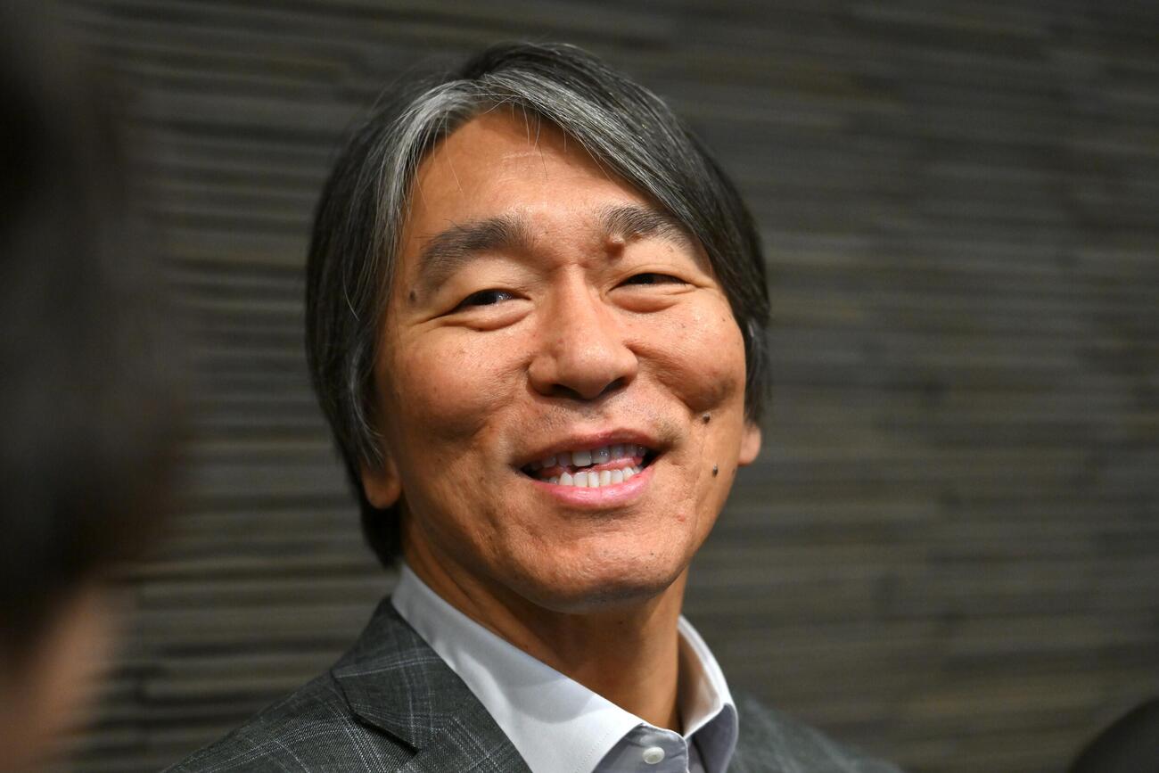 取材に応じる巨人松井秀喜新監督（2026年10月撮影）