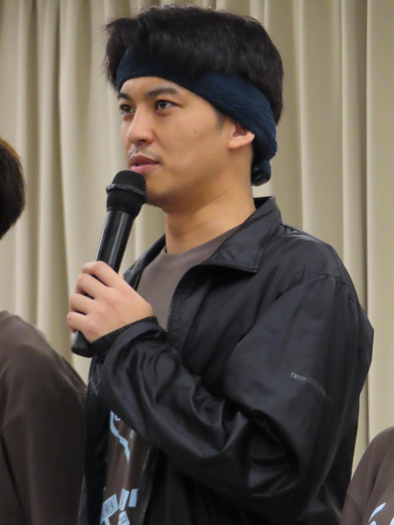 つかこうへい革命ミュージカル　ダブルス「飛龍伝」「幕末純情伝」の公開稽古に臨んだ荒井敦史（撮影・鎌田良美）