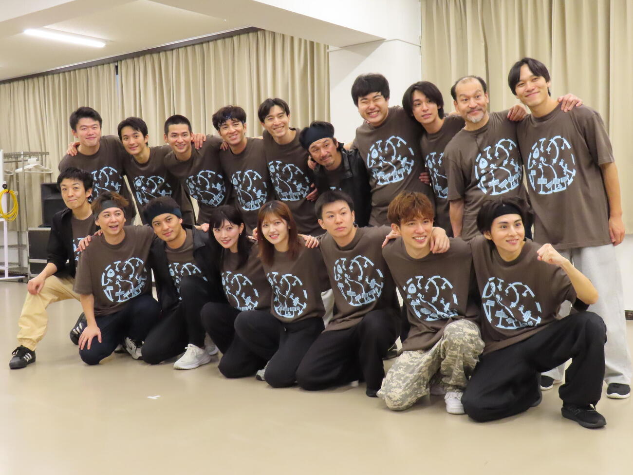 つかこうへい革命ミュージカル　ダブルス「飛龍伝」「幕末純情伝」の公開稽古に臨んだ出演者たち（撮影・鎌田良美）