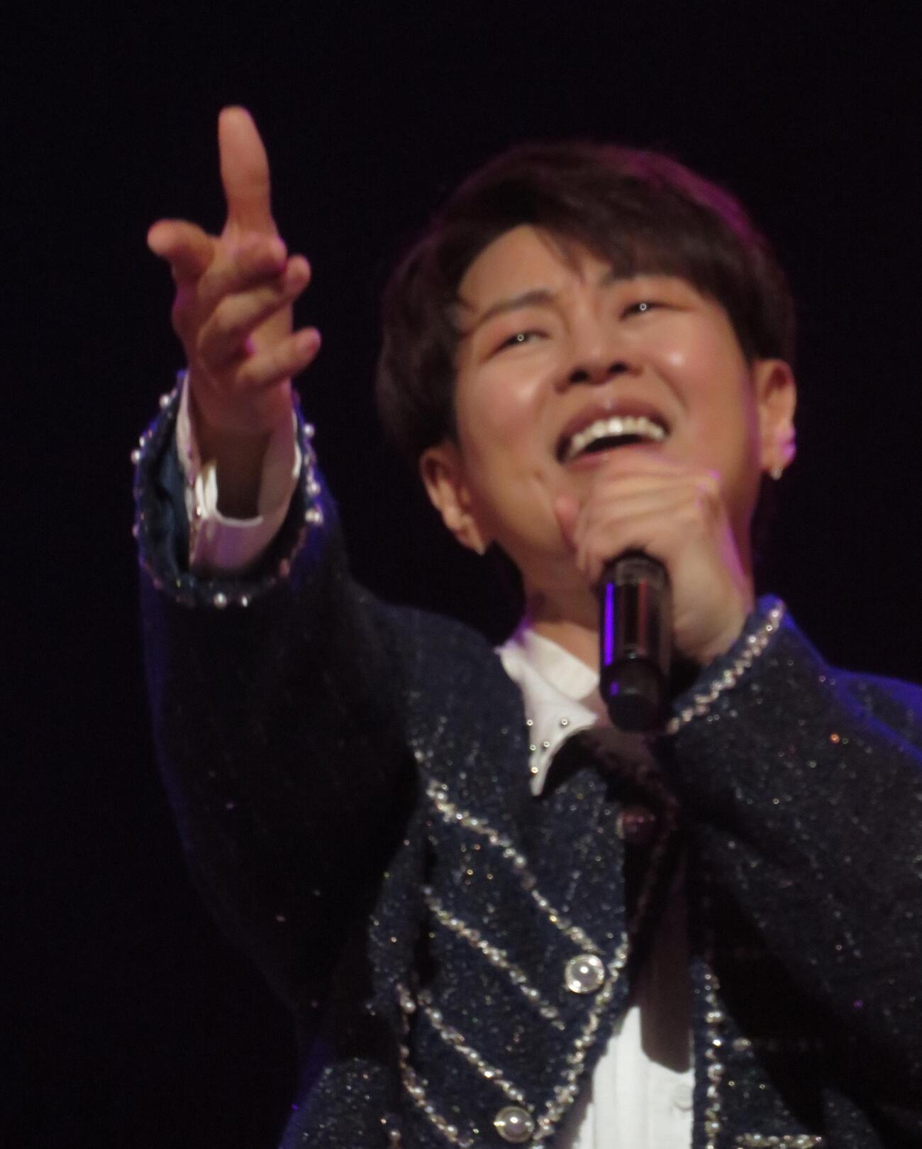 15周年コンサートを行ったパク・ジュニョン（撮影・松本久）