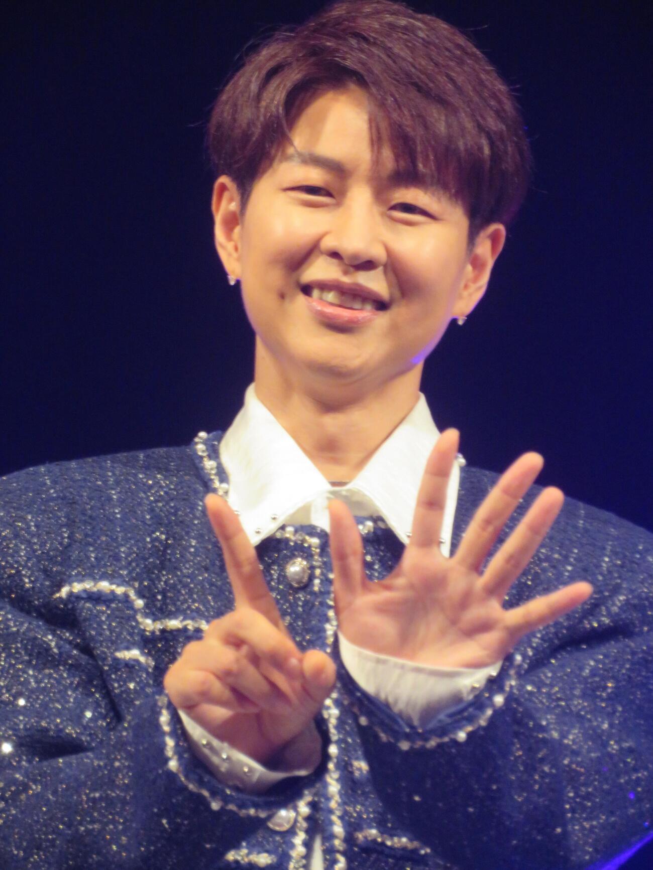15周年コンサートを行ったパク・ジュニョン（撮影・松本久）