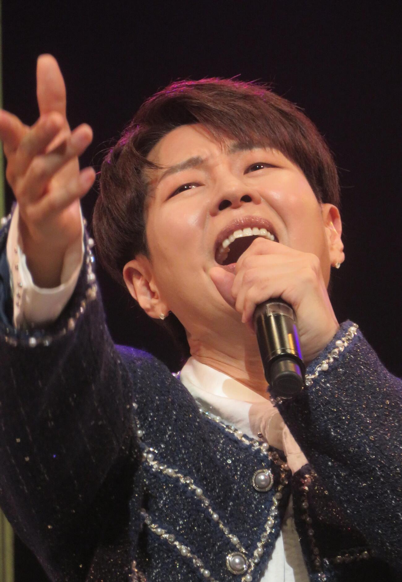 15周年コンサートを行ったパク・ジュニョン（撮影・松本久）