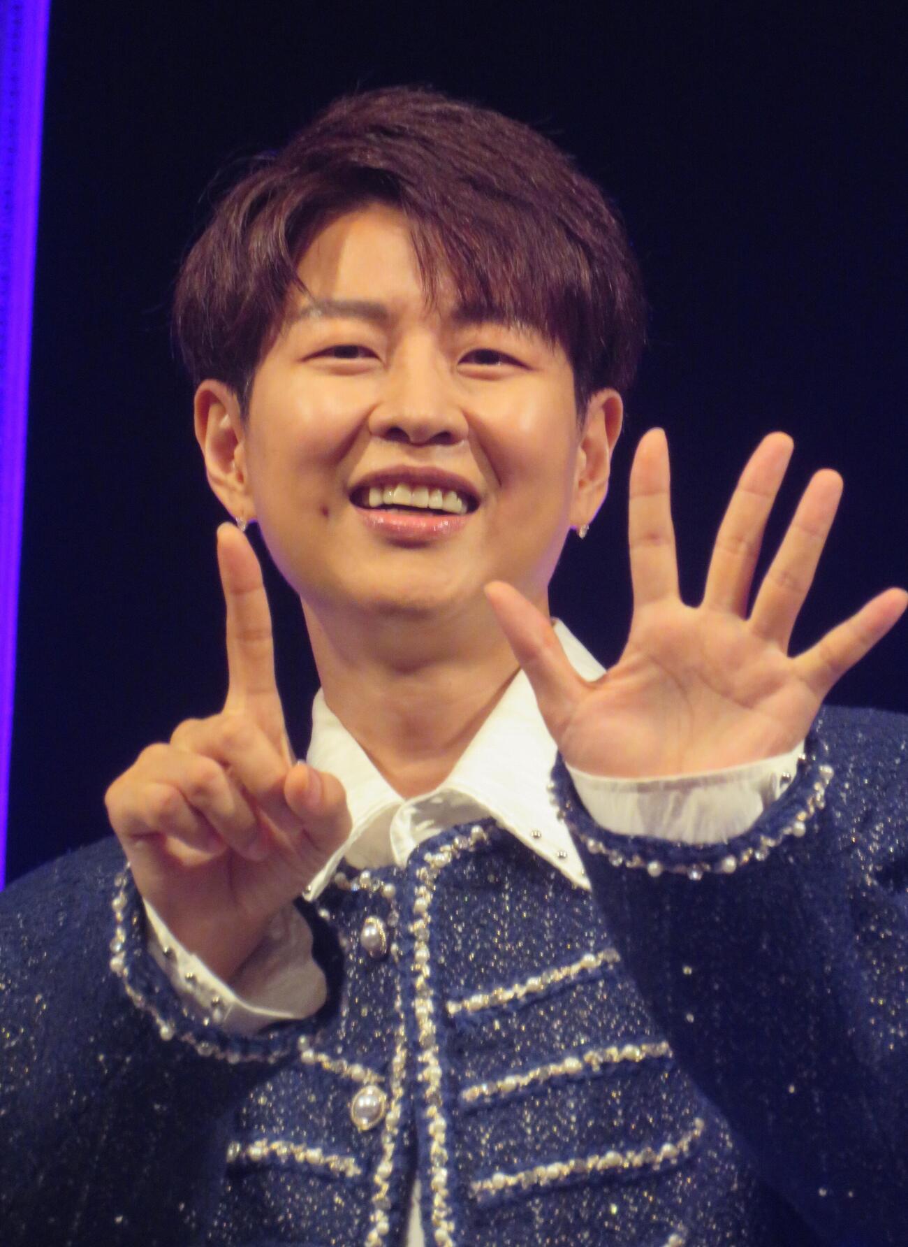 15周年コンサートを行ったパク・ジュニョン（撮影・松本久）