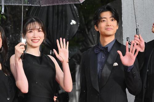 【写真特集】永野芽郁、黒のドレス姿で公の場に１年半ぶり登場／東京国際映画祭