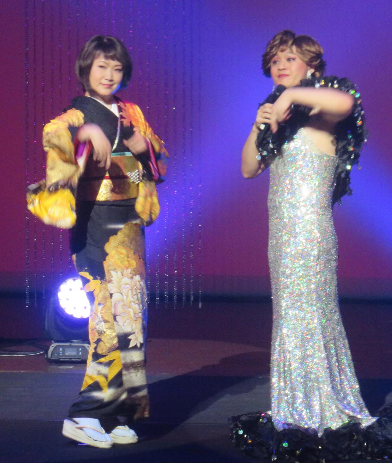 ジョイントコンサート行った市川由紀乃とレッツゴーよしまさ（撮影・松本久）