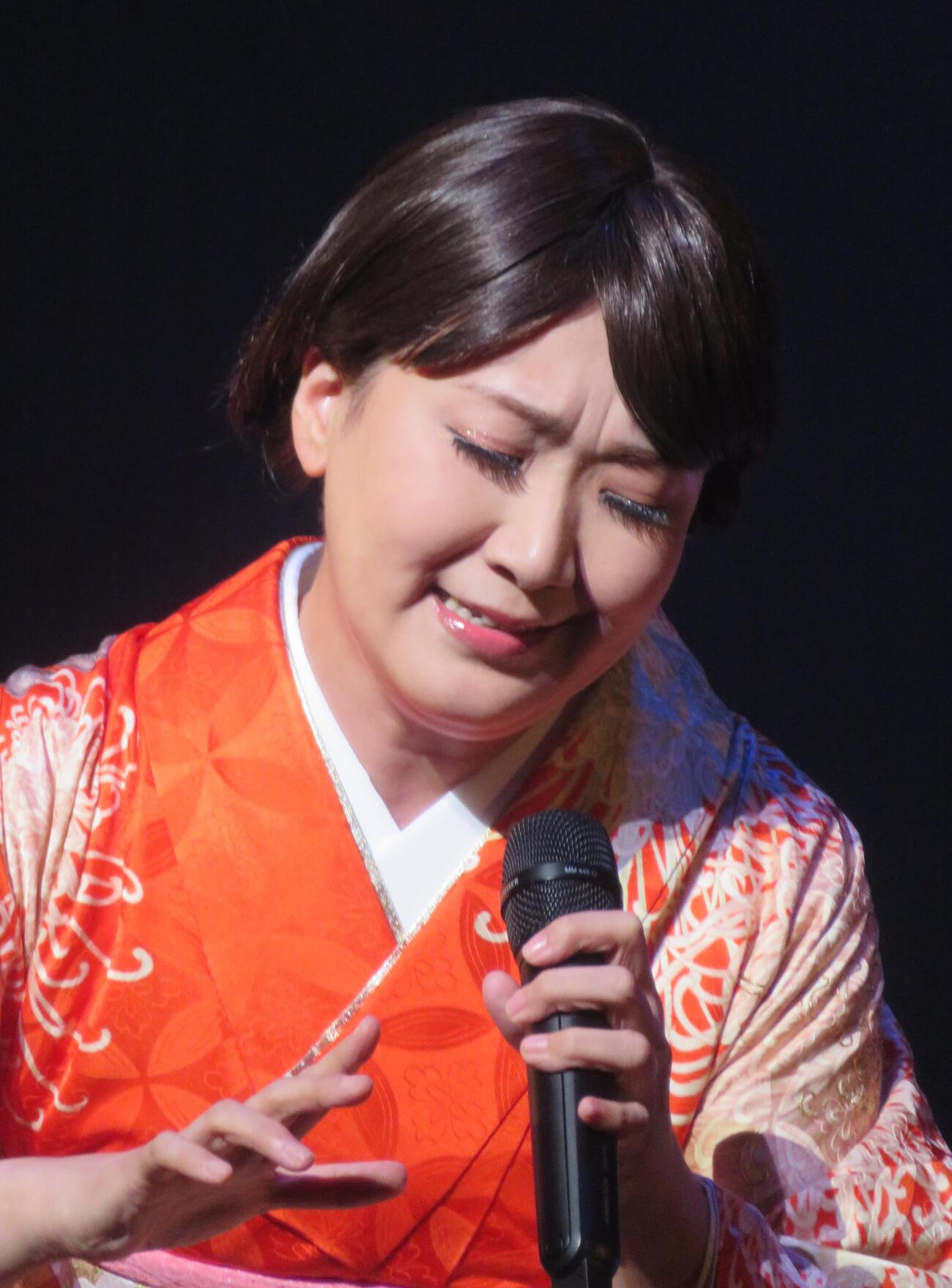 レッツゴーよしまさとジョイントコンサートを行った市川由紀乃（撮影・松本久）