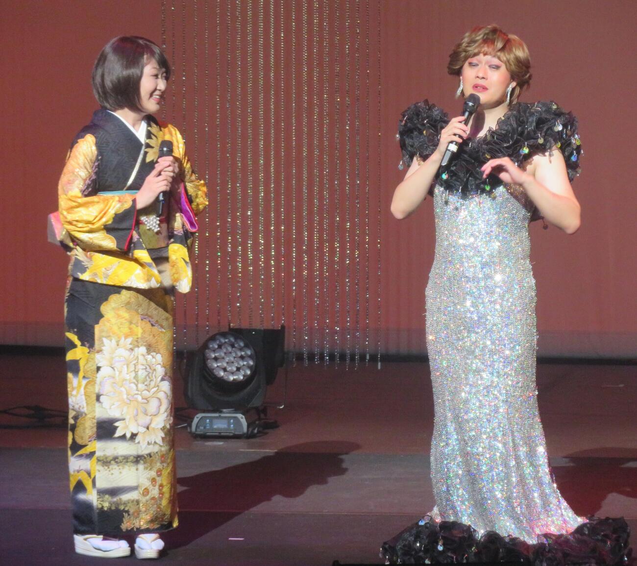 ジョイントコンサート行った市川由紀乃とレッツゴーよしまさ（撮影・松本久）