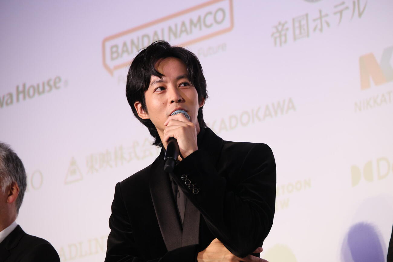 東京国際映画祭オープニング作品「SUKIYAKI　上を向いて歩こう」舞台あいさつに登壇した松坂桃李