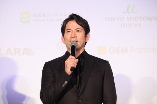 岡田准一「オカティと呼ばれるように。どうやらケンティ一族」中島健人と東京国際映画祭で再会