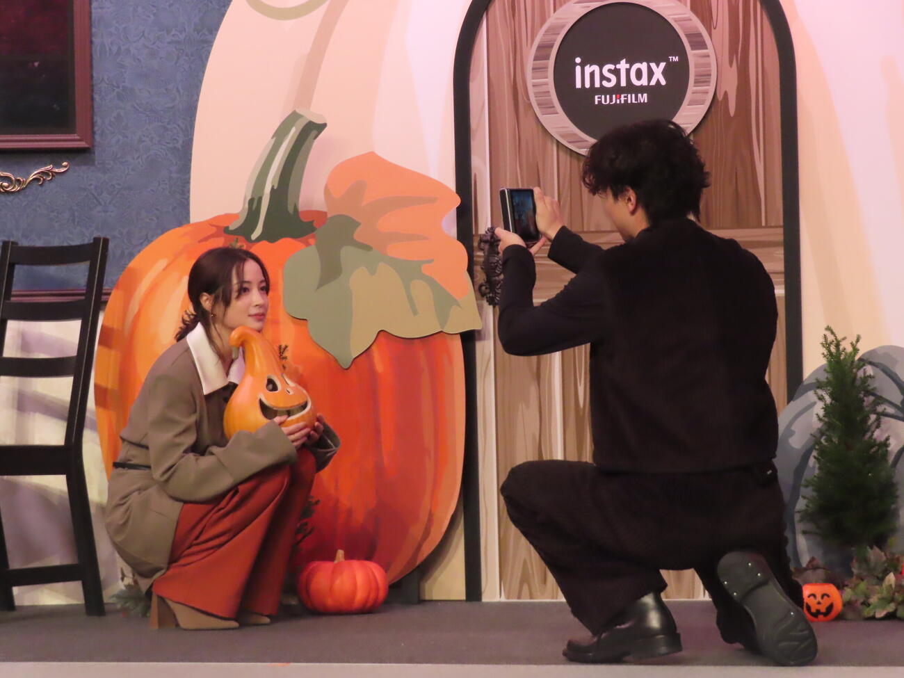 富士フイルム「instax“チェキ”新製品発表会」に出席した広瀬すず（左）と横浜流星