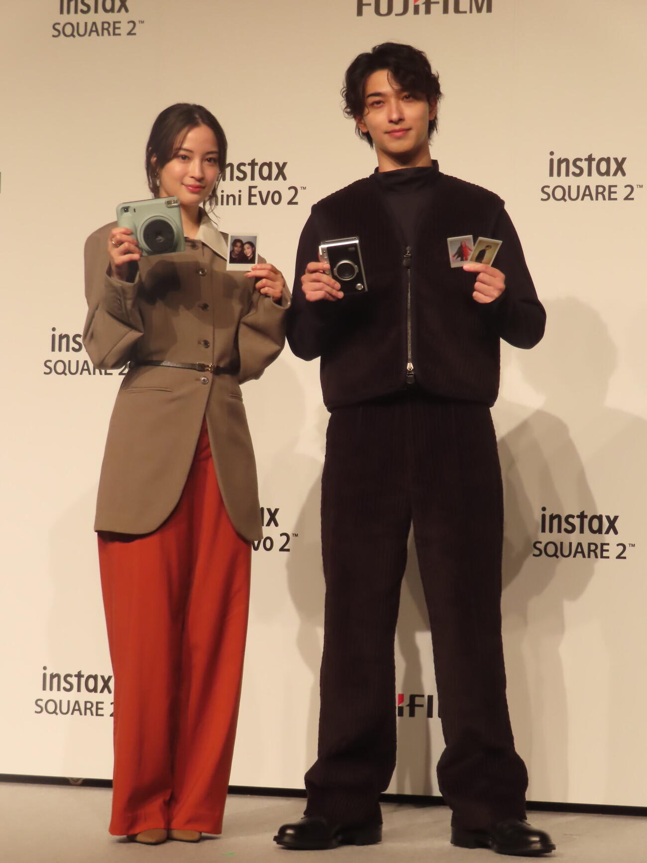 富士フイルム「instax“チェキ”新製品発表会」に出席した広瀬すず（左）と横浜流星