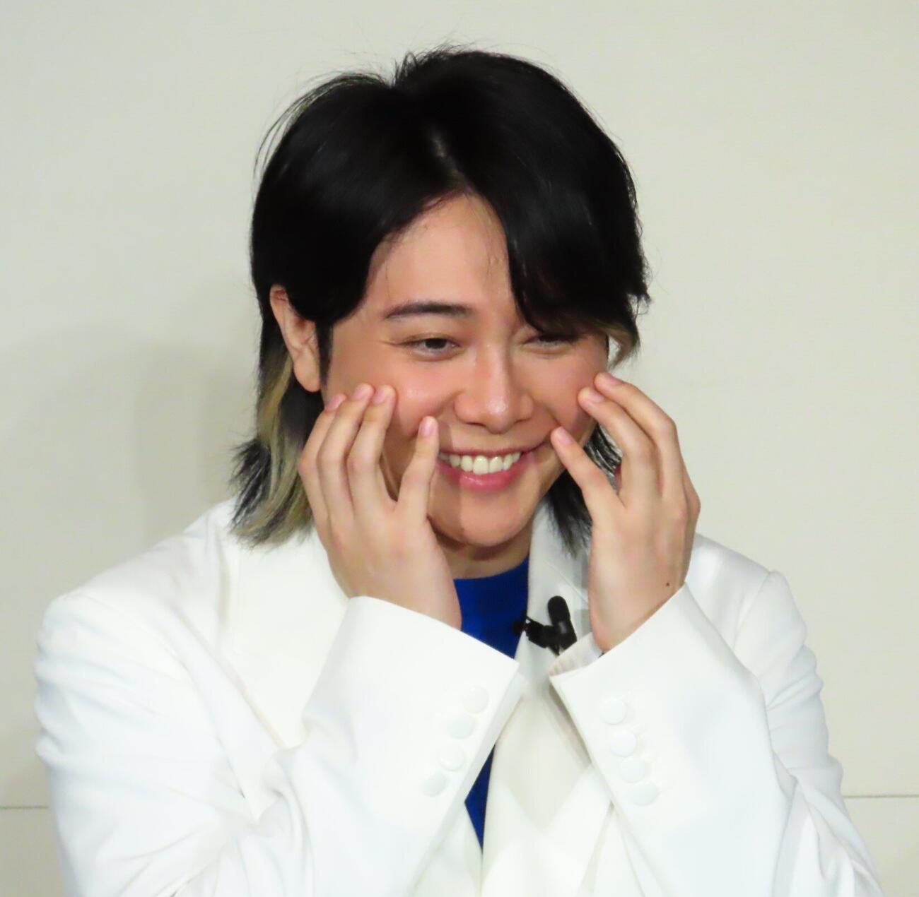 肌質を褒められ照れる大森元貴